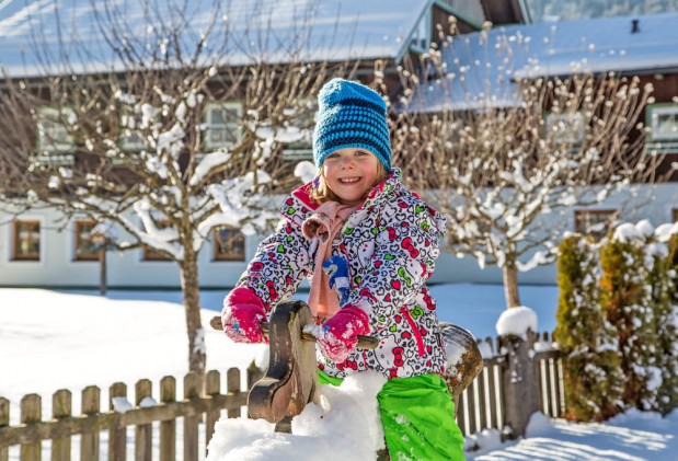 Bauernhofurlaub mit Kind im Winter